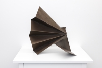 Auffaltung, 2024, Gewachster Stahl, 43 x 71 x 47 cm 54_0d6a0554.jpg